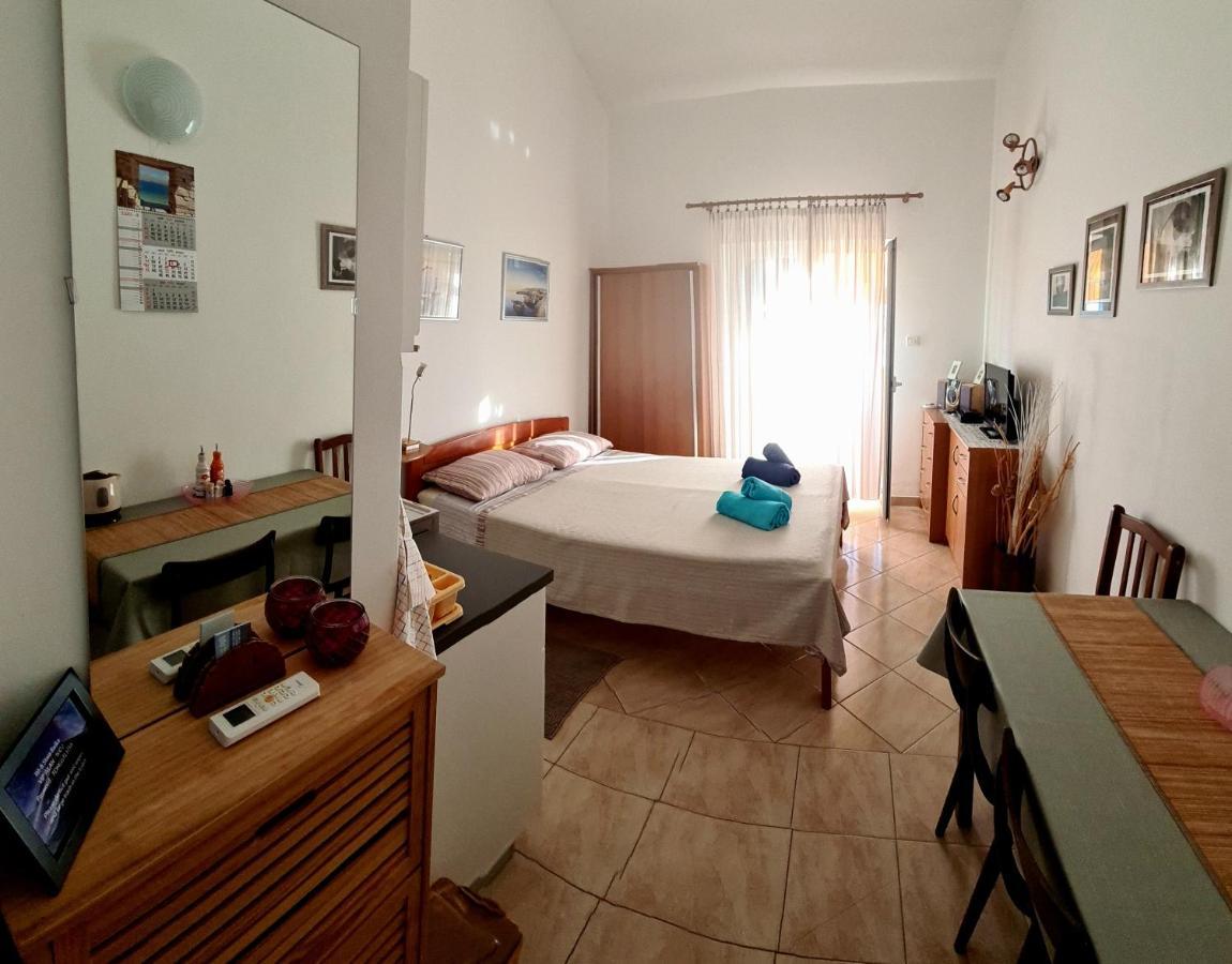 Studio Apartman Stara Baska Stara Baška Exterior foto