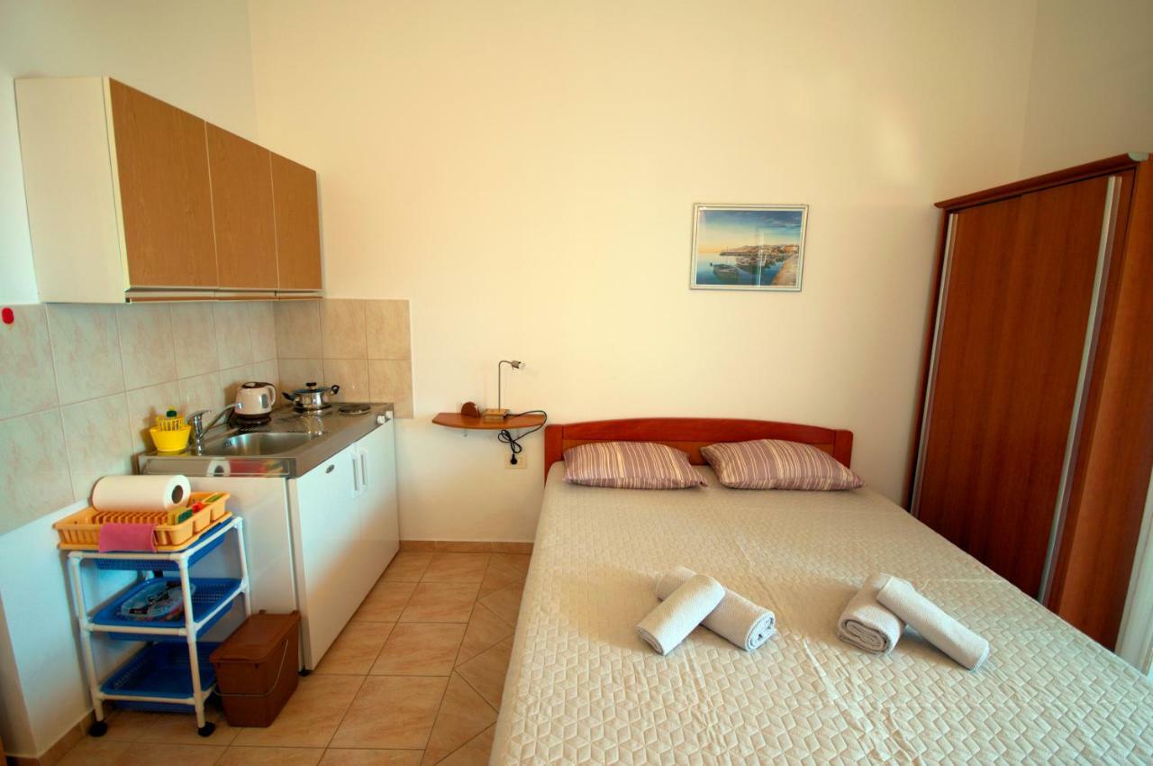 Studio Apartman Stara Baska Stara Baška Exterior foto
