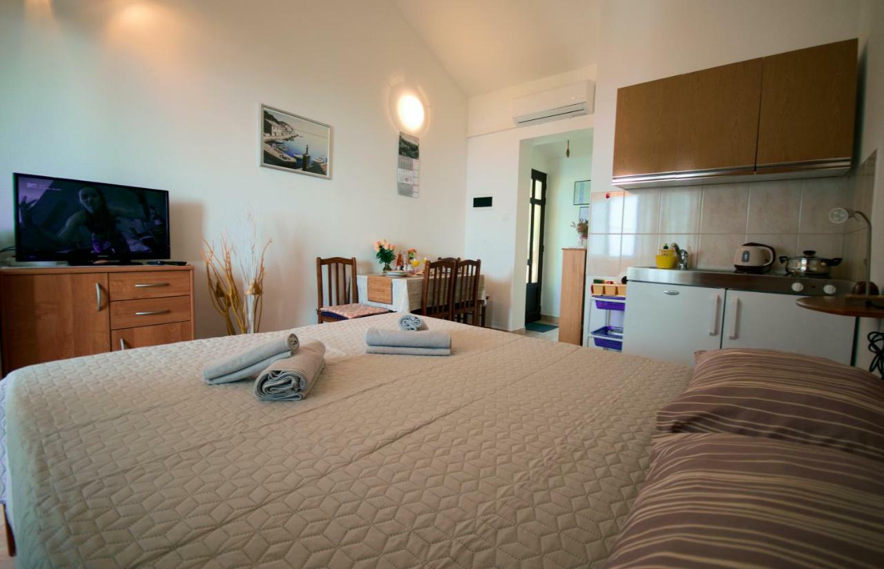 Studio Apartman Stara Baska Stara Baška Exterior foto